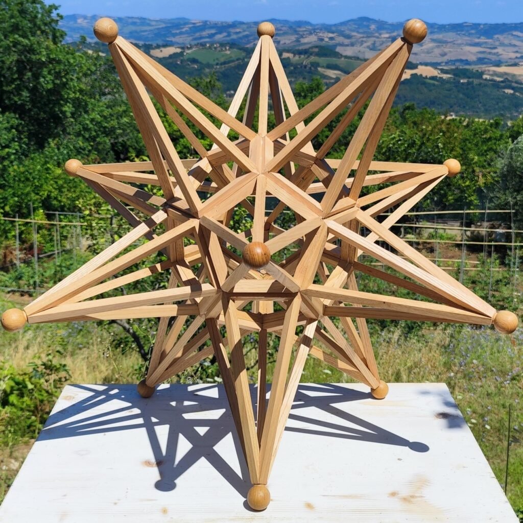Stella Ducale di Urbino in legno - Opera artigianale ispirata al Rinascimento